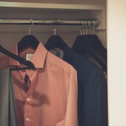 Nieprzyjemny zapach na ubraniach wyciągniętych prosto z szafy? Mamy na to rozwiązanie!